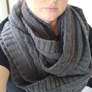 Chunky Knitted Infinity Scarf